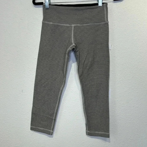 lululemon athletica Cropped Striped Wunder Under Tonka Capri Leggings size 4 - Picture 1 of 4